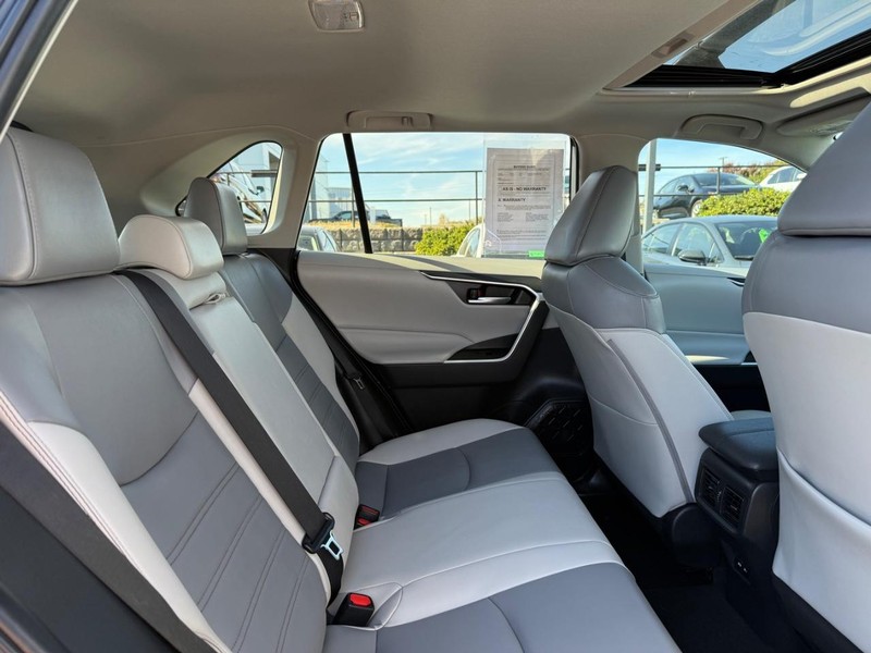 Toyota RAV4 Vehicle Image 11