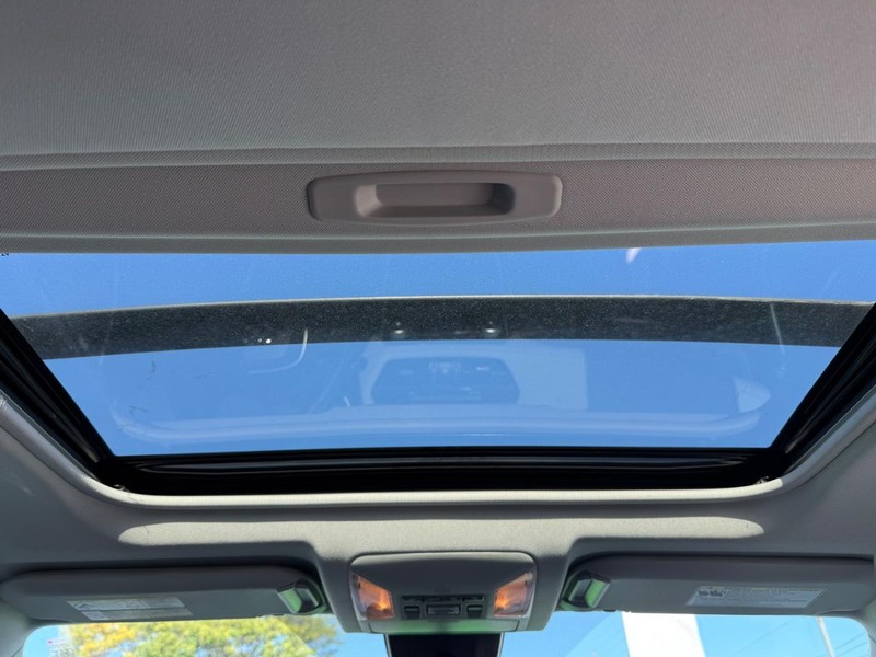 Toyota RAV4 Vehicle Image 12