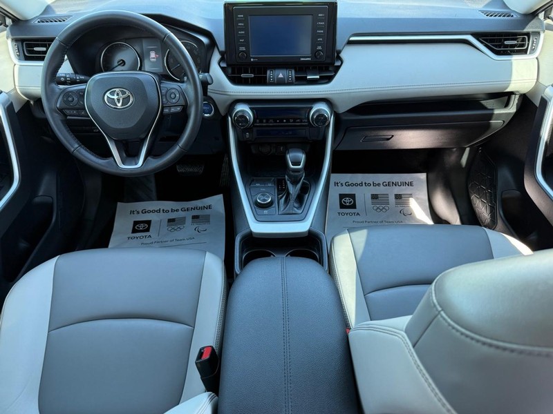 Toyota RAV4 Vehicle Image 13