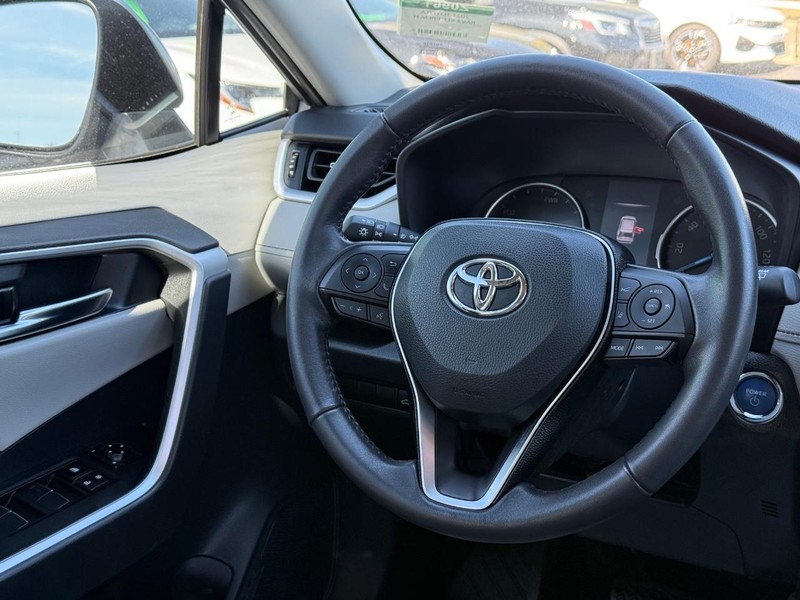 Toyota RAV4 Vehicle Image 14