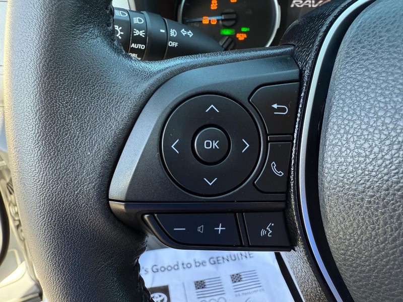 Toyota RAV4 Vehicle Image 15