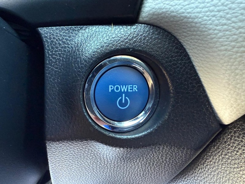 Toyota RAV4 Vehicle Image 17