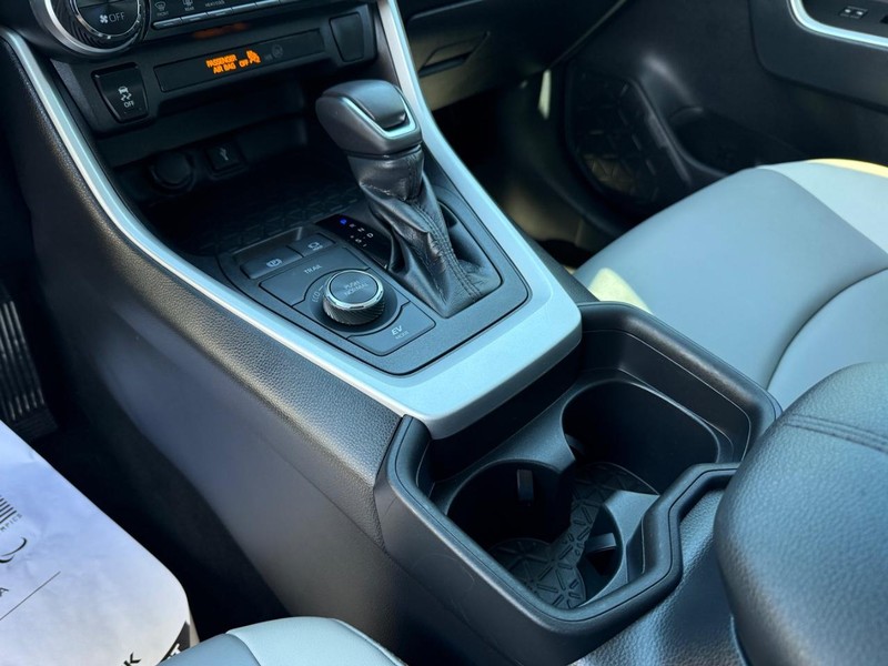 Toyota RAV4 Vehicle Image 21