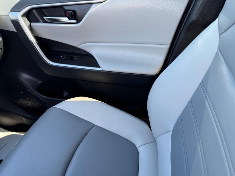 Toyota RAV4 Vehicle Image 22