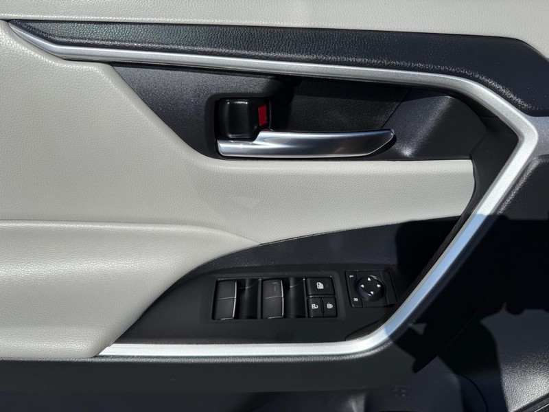 Toyota RAV4 Vehicle Image 26