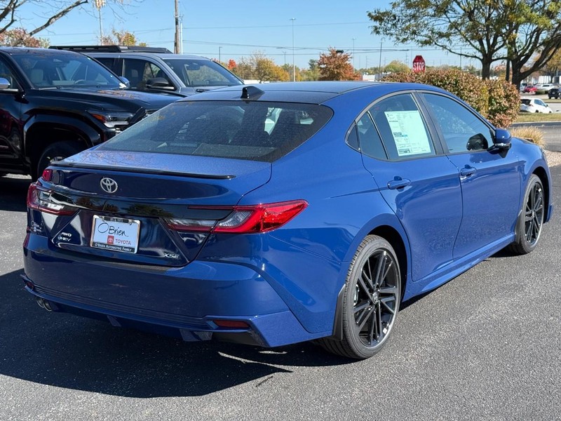 Toyota Camry Vehicle Image 03