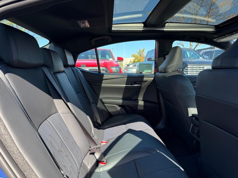 Toyota Camry Vehicle Image 04