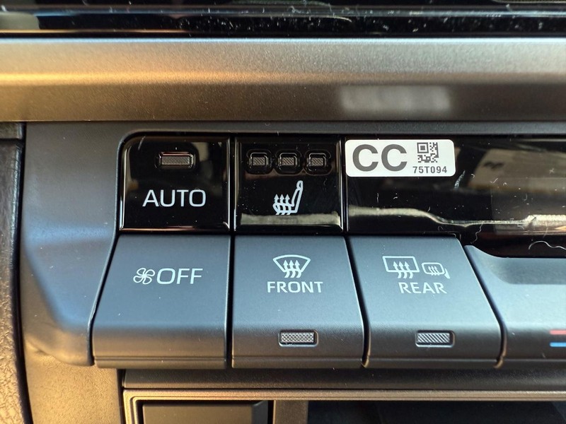 Toyota Camry Vehicle Image 11