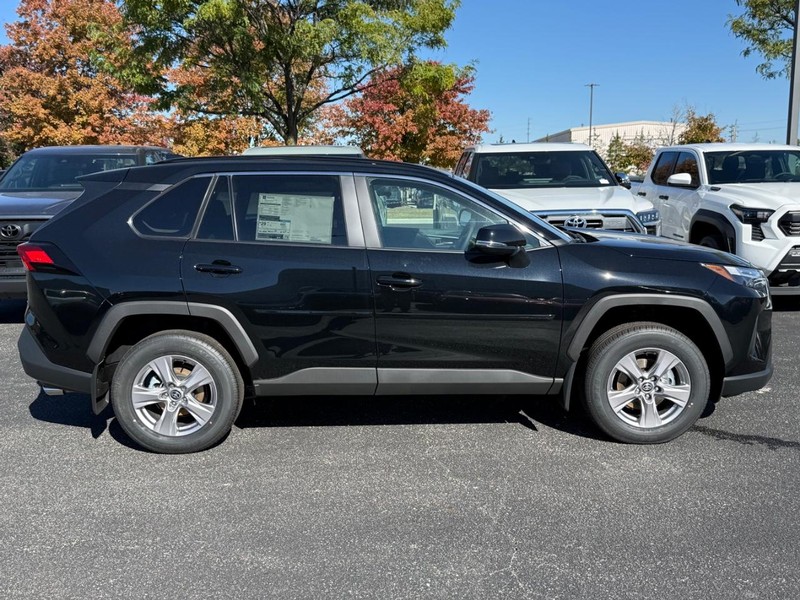 Toyota RAV4 Vehicle Image 02