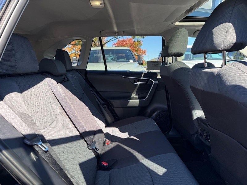 Toyota RAV4 Vehicle Image 04