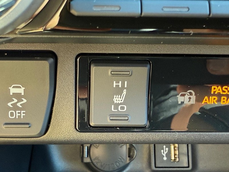 Toyota RAV4 Vehicle Image 11