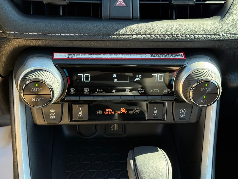 Toyota RAV4 Vehicle Image 14