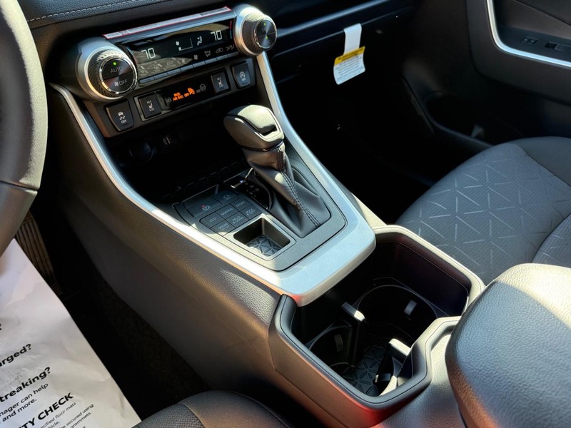 Toyota RAV4 Vehicle Image 15