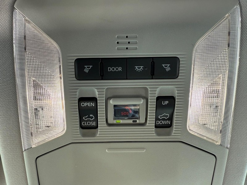 Toyota RAV4 Vehicle Image 17