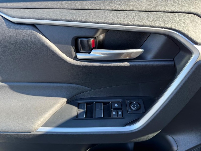 Toyota RAV4 Vehicle Image 20