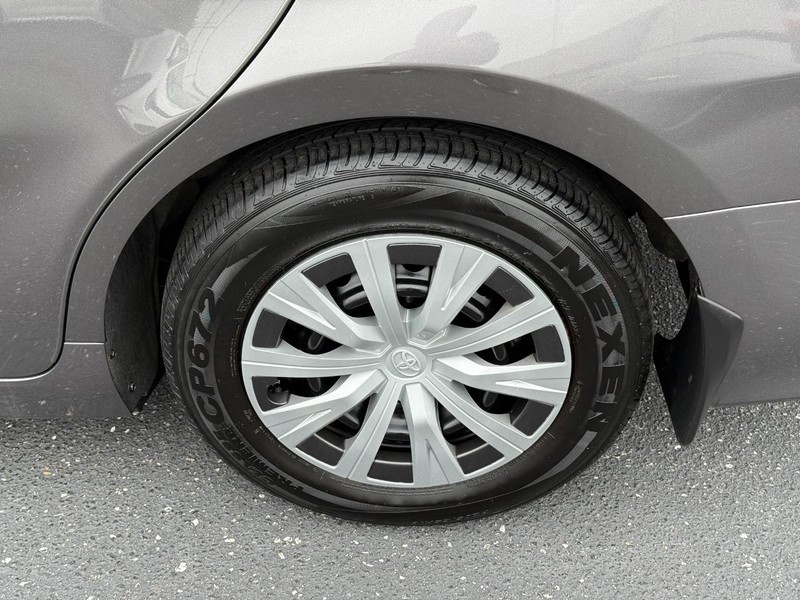 Toyota Camry Vehicle Image 06