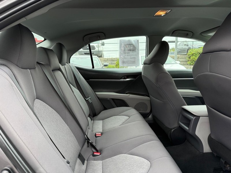 Toyota Camry Vehicle Image 10