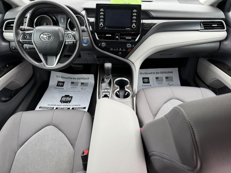 Toyota Camry Vehicle Image 11