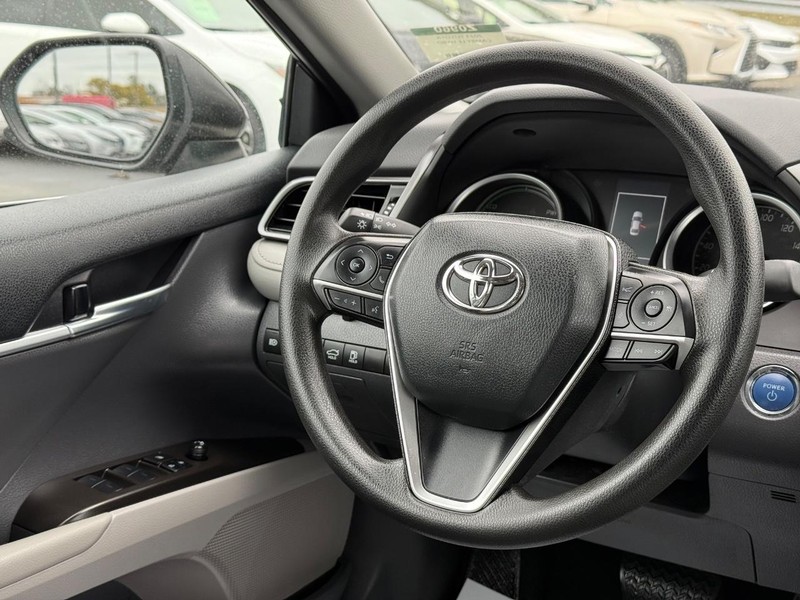Toyota Camry Vehicle Image 12