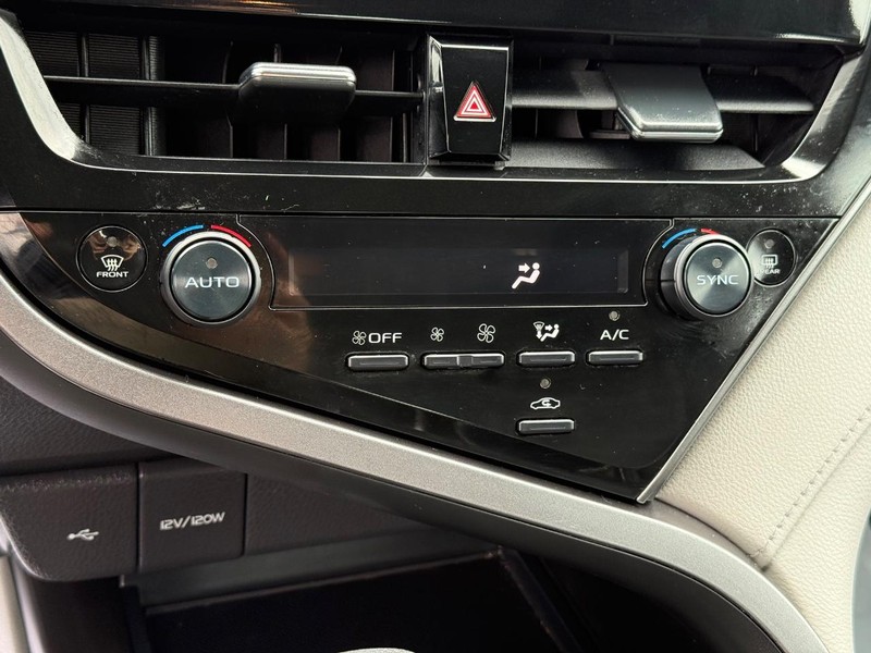 Toyota Camry Vehicle Image 18