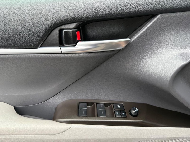 Toyota Camry Vehicle Image 23
