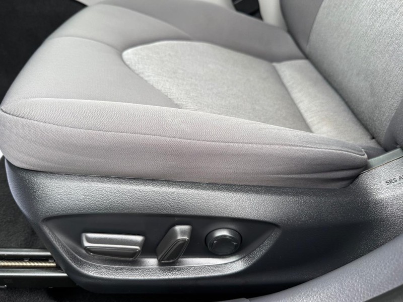 Toyota Camry Vehicle Image 24