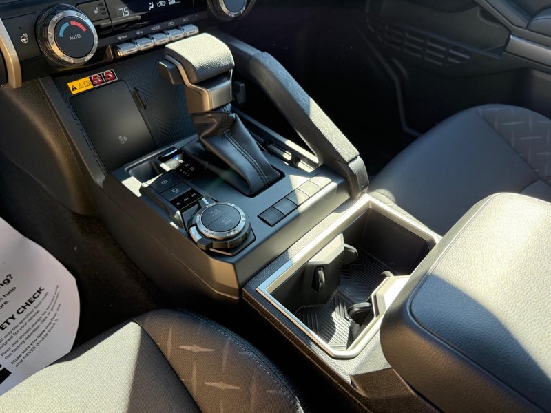 Toyota Tacoma 4WD Vehicle Image 14