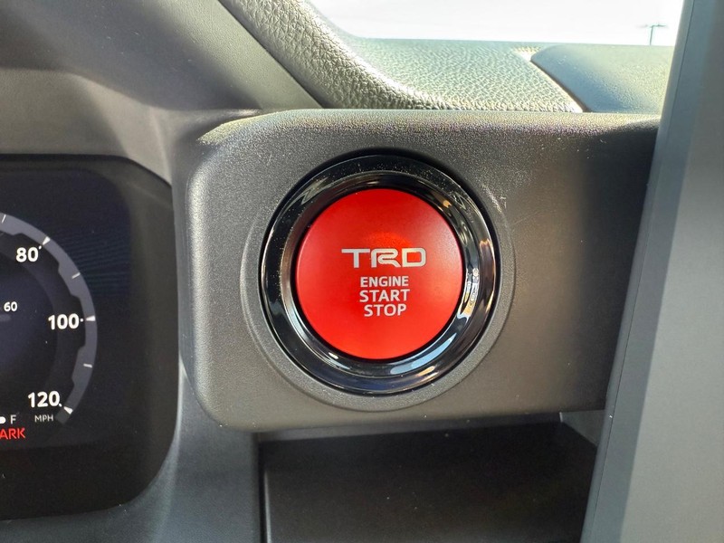 Toyota Tacoma 4WD Vehicle Image 09