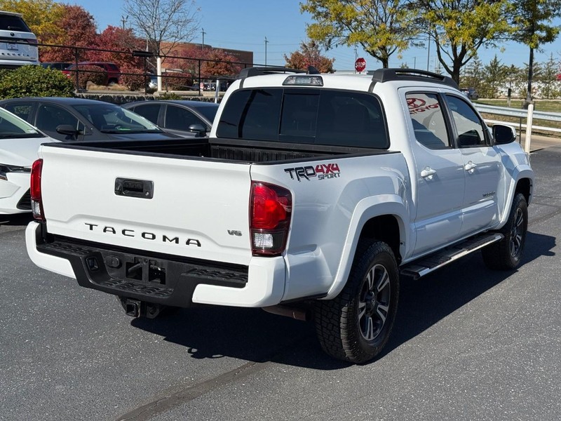 Toyota Tacoma 4WD Vehicle Image 03