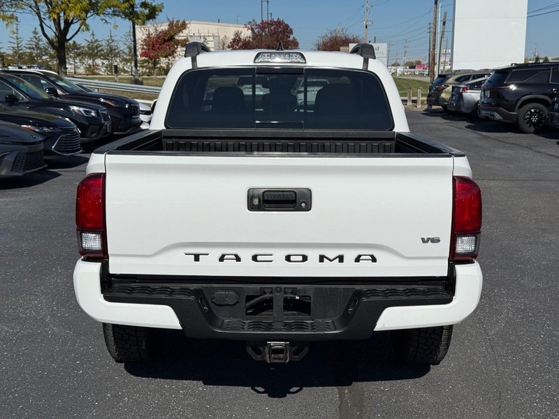 Toyota Tacoma 4WD Vehicle Image 04