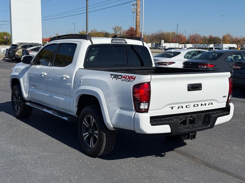Toyota Tacoma 4WD Vehicle Image 05