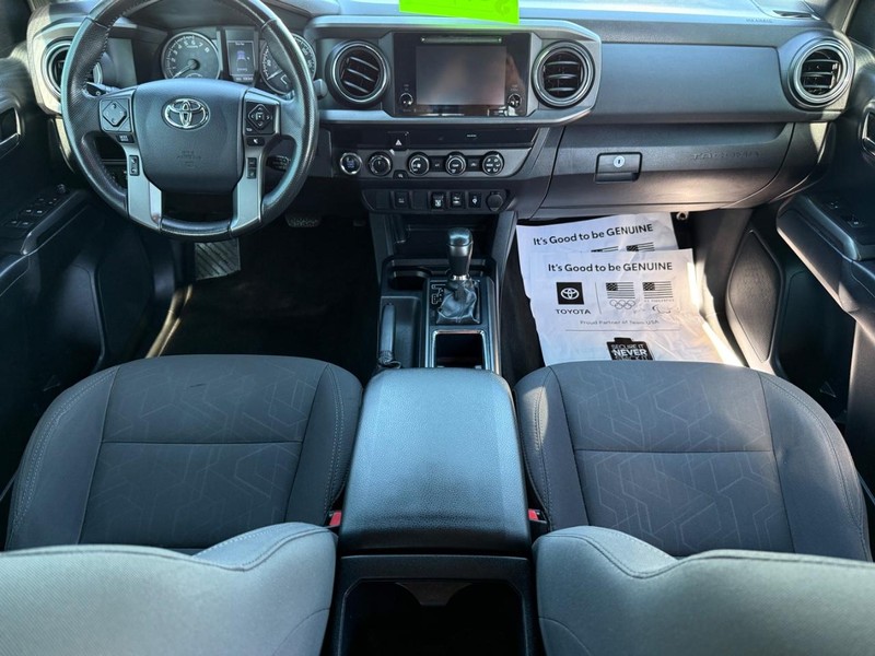 Toyota Tacoma 4WD Vehicle Image 11