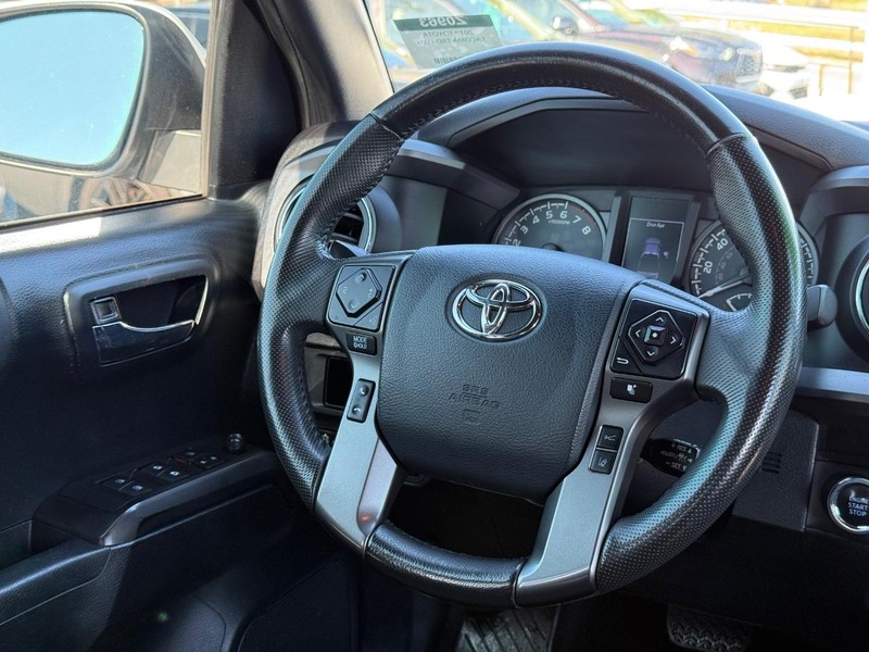 Toyota Tacoma 4WD Vehicle Image 12