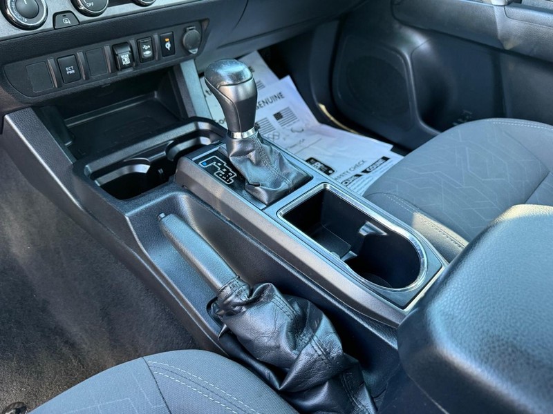 Toyota Tacoma 4WD Vehicle Image 19