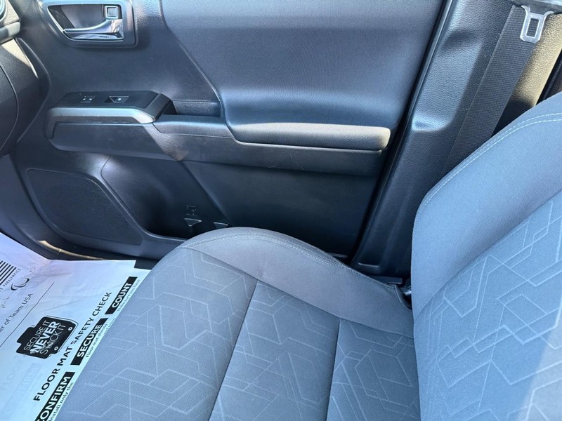 Toyota Tacoma 4WD Vehicle Image 20