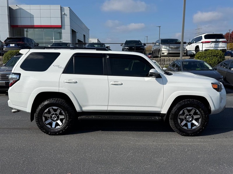 Toyota 4Runner Vehicle Image 02