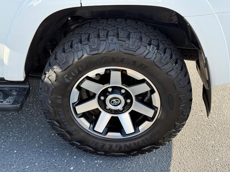 Toyota 4Runner Vehicle Image 06