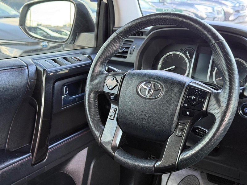 Toyota 4Runner Vehicle Image 13