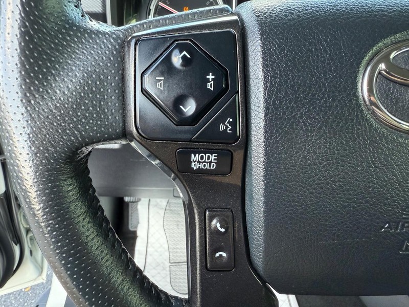 Toyota 4Runner Vehicle Image 14