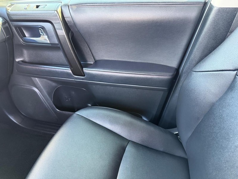 Toyota 4Runner Vehicle Image 22