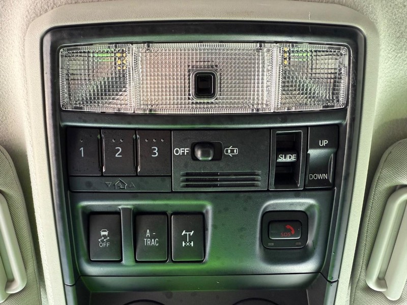 Toyota 4Runner Vehicle Image 23