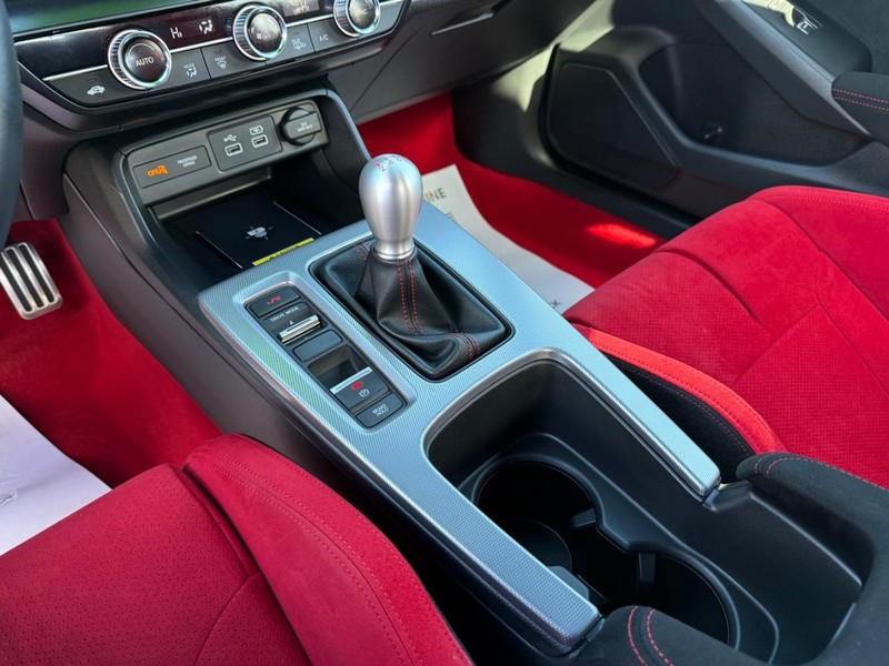 Honda Civic Type R Vehicle Image 19