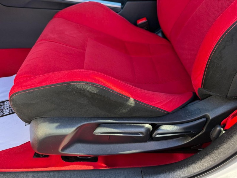 Honda Civic Type R Vehicle Image 23