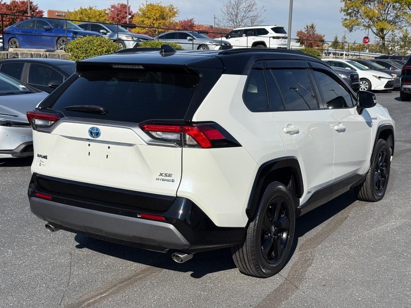 Toyota RAV4 Vehicle Image 03