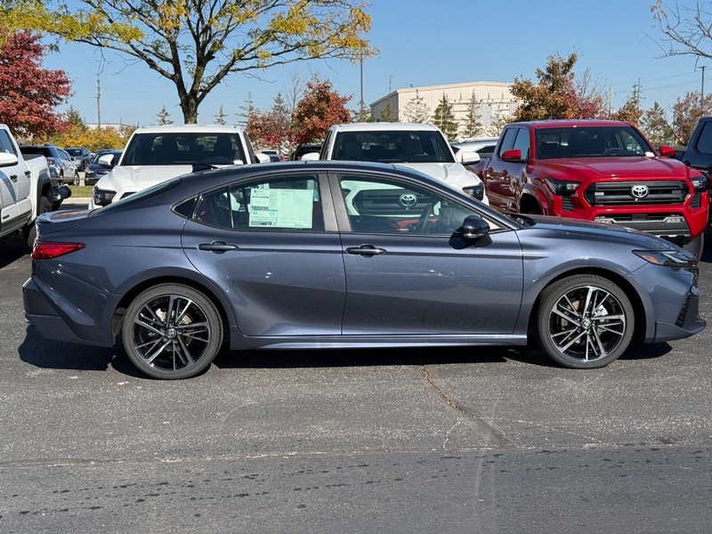 Toyota Camry Vehicle Image 02