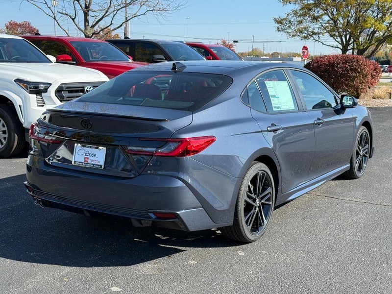 Toyota Camry Vehicle Image 03