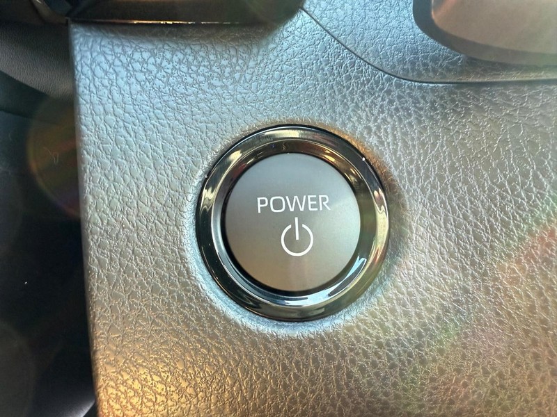 Toyota Camry Vehicle Image 10