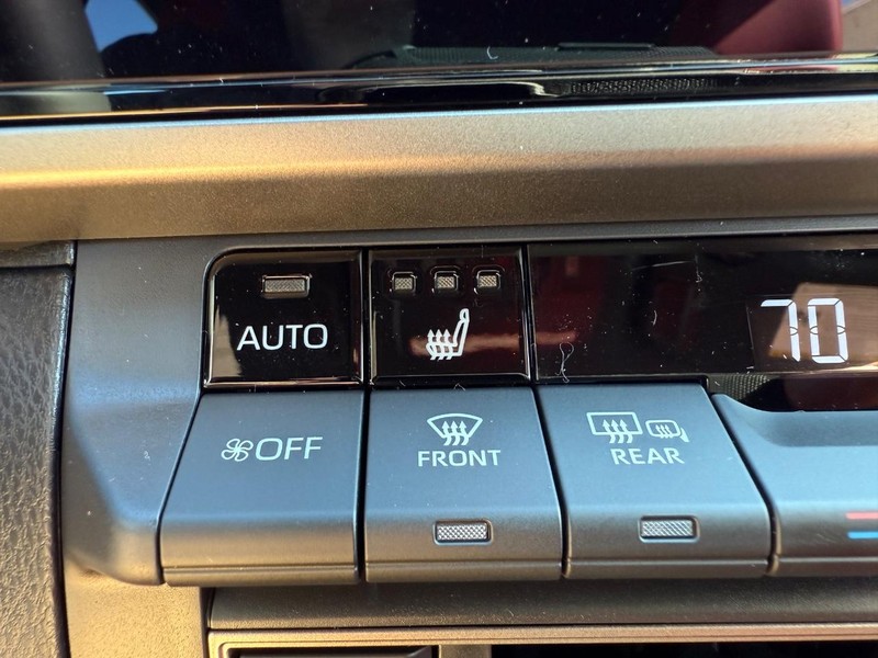 Toyota Camry Vehicle Image 11