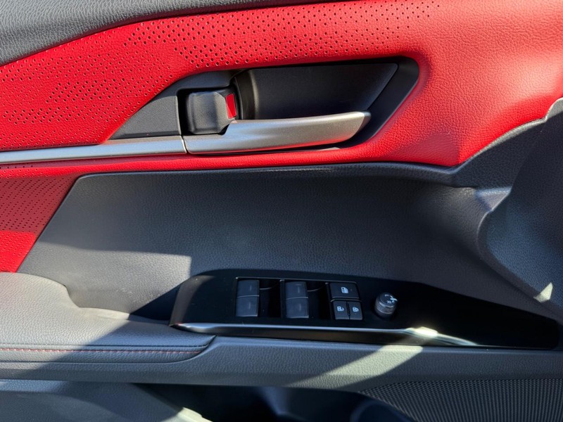 Toyota Camry Vehicle Image 19