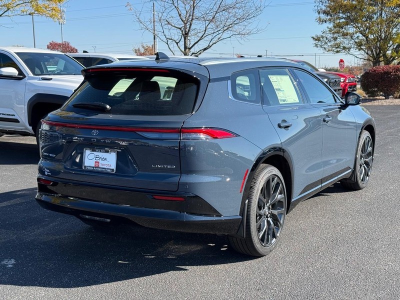 Toyota Crown Signia Vehicle Image 03